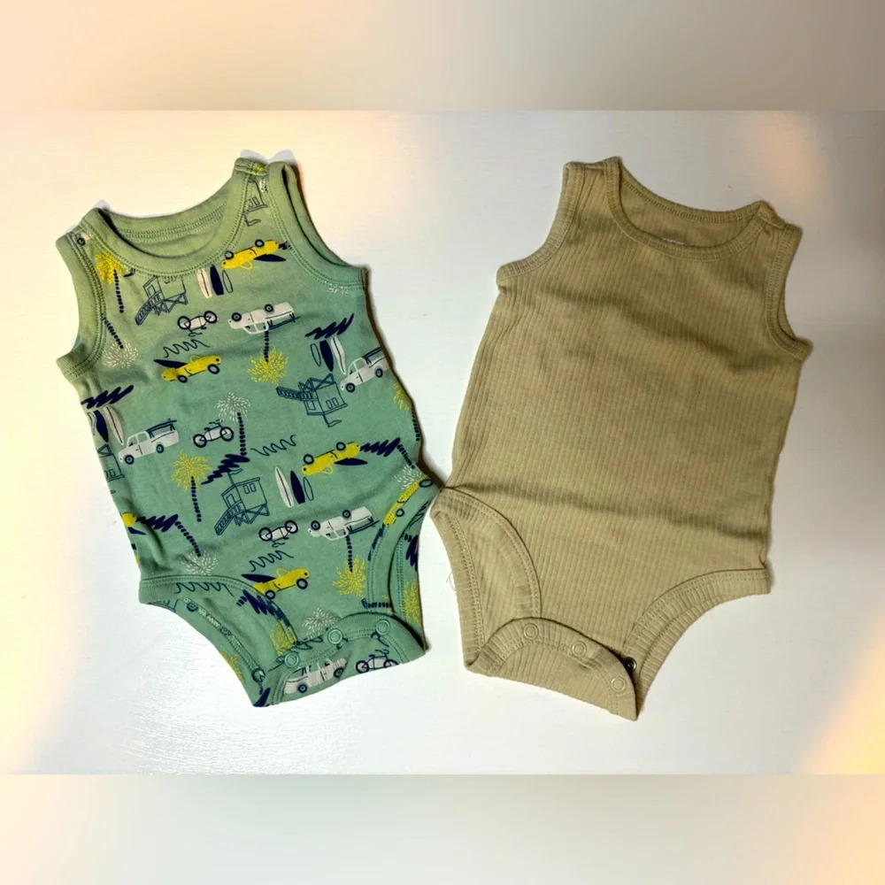 Two jumpsuits for babies‎